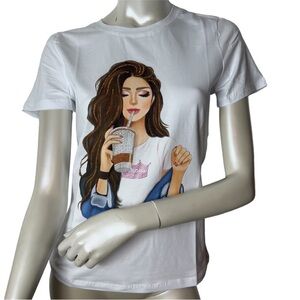 Chic White Graphic Tee with Stylish Design